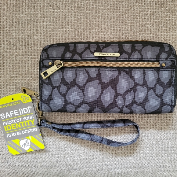 Travelon Handbags - Travelon RFID blocking wallet